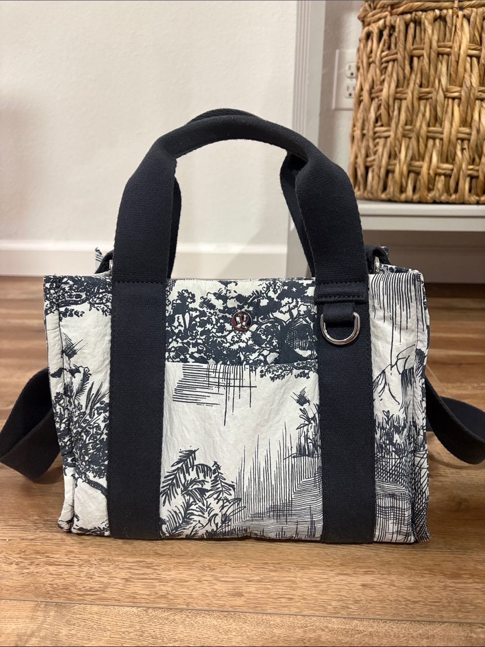 Lululemon Mini Boxy Tote in Sketch Toile Turtledove Navy